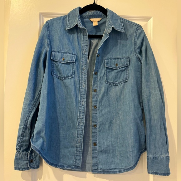 Banana Republic Women’s Chambray Denim Button Down Shirt - Picture 1 of 7
